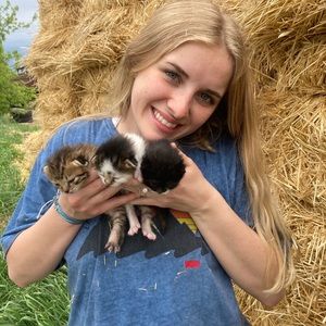 Meet your Posher, Danae